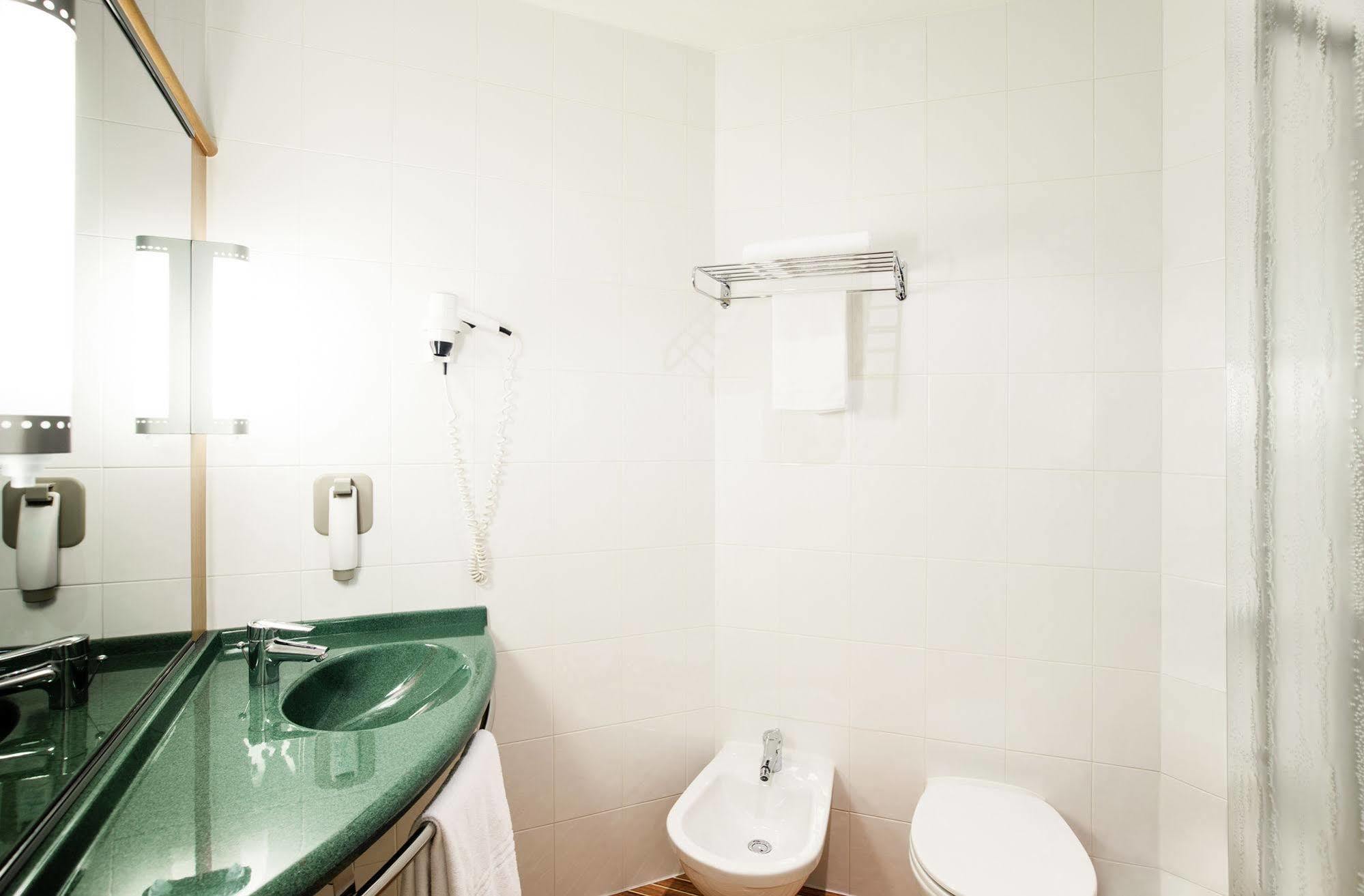 Ibis Como Grandate Exterior foto
